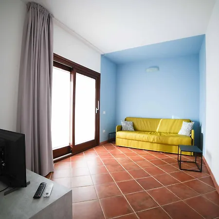 Ξενοδοχείο με διαμερίσματα Rocce Rosse 3*